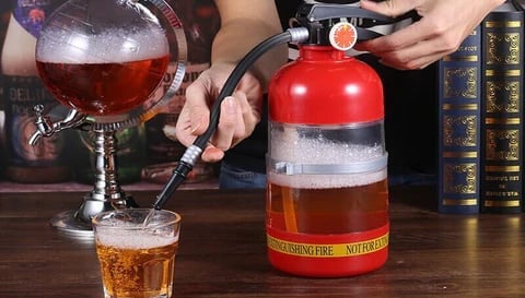 🥳2026 HOT SALE🧯🍻 50% OFF! Fire Extinguisher Beer Tub – 2L capacity, hand‑press dispenser. Unique design, keeps drinks fresh 🏆⚽